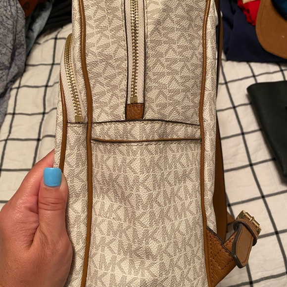 Michael Kors Large backpack purse White/cream and Tan with Gold zippers - Picture 4 of 12